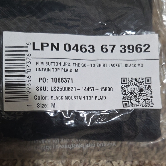 *NWT* Fabletics The Go-To Shirt Button-Up Jacket - Plaid Men's Black, Size M - Picture 12 of 12